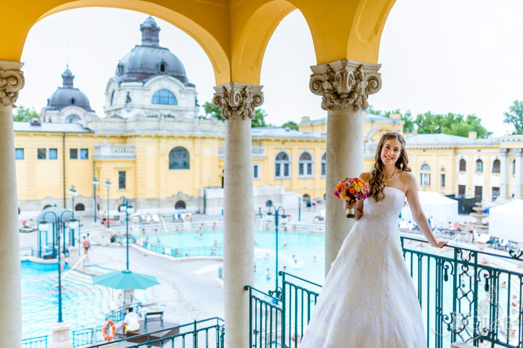 064-Reka-es-Andras-eskuvo-Szechenyi_Gyogyfurdo_es_Uszoda