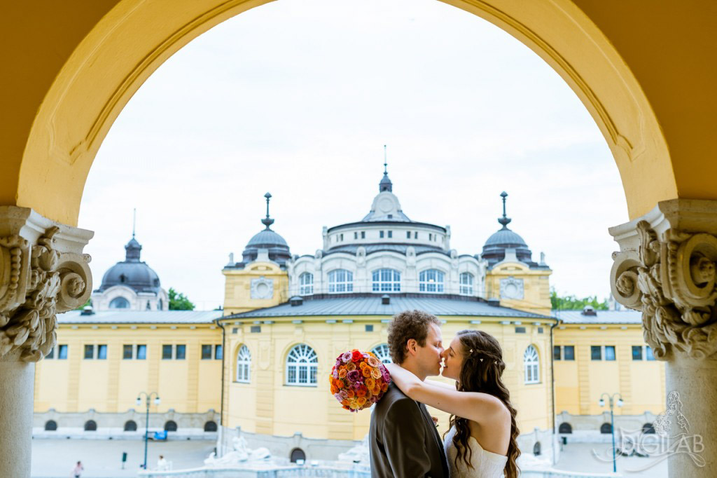 087-Reka-es-Andras-eskuvo-Szechenyi_Gyogyfurdo_es_Uszoda